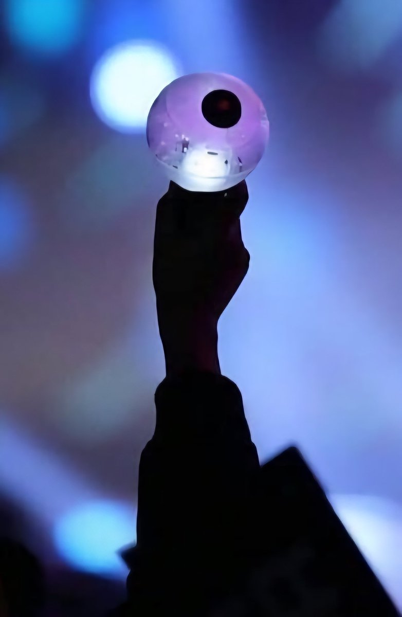 BTSDailyChile's tweet image. #BTS cambió la industria entera, impulsó el auge del K-pop a nivel global, hizo historia en Billboard, en estadios, en ventas, en tours, en impacto digital, en cultura pop… y no una sola vez: durante AÑOS. 

Intentar negar ese impacto, actuar como si no hubiera existido, no solo…