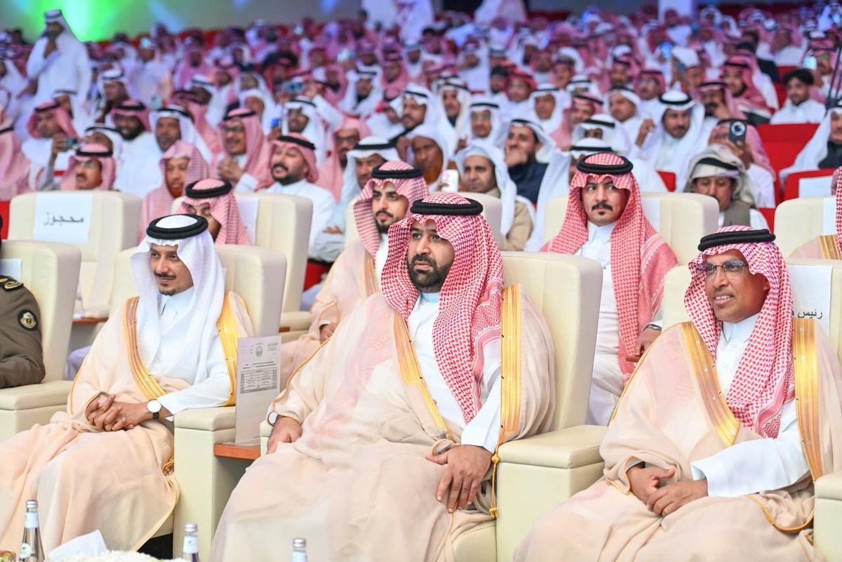 jazangov's tweet photo. سمو أمير منطقة جازان 
#محمد_بن_عبدالعزيز 
يشرف الأمسية الشعرية للشاعر حسن أبو علَّة، التي تنظمها جمعية أدبي جازان. 
وفي ختام الأمسية أعلن سموه عن إطلاق اسم الأديب والشاعر حسن أبو علّة على المسرح الذي أقيمت فيه الأمسية تقديراً لمسيرته الشعرية في خدمة الوطن.

#أدب_جازان https://t.co/aXm1Po9V1o