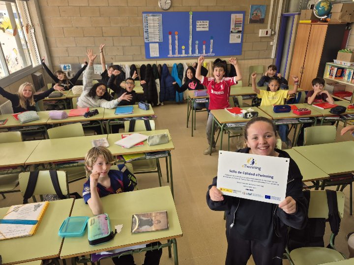 La nostra escola ha obtingut el distintiu de qualitat eTwinning, amb el projecte “ Next Challenge Peace”Aquest posa de manifest el nostre compromís amb la Unió Europea i l’ús de la competència digital per a l’aprenentatge. 
Enhorabona a tots/es!