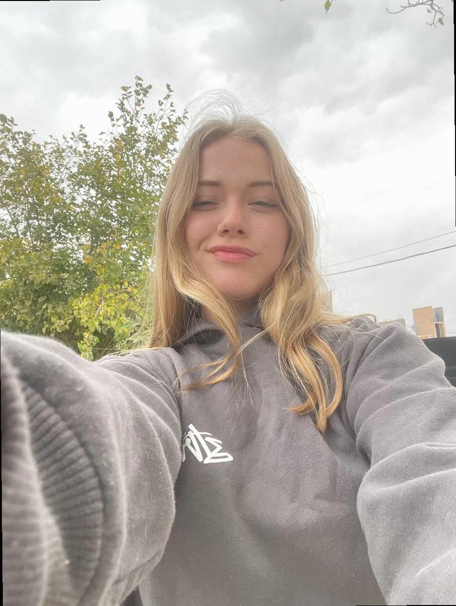 TacticOp_x's tweet image. midnight playlist = sad bops and me questioning every single life choice