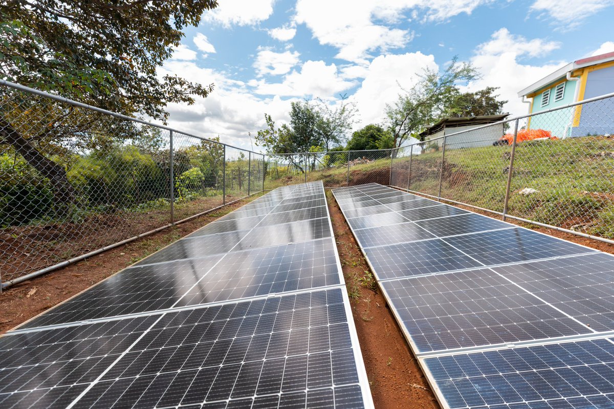 El nuevo Centro Educativo Buena Vista refleja nuestro compromiso con una educación digna, segura y de calidad.

Esta escuela moderna fue construida para fortalecer la enseñanza, con espacios para responder a las necesidades reales:

🔌Sistema fotovoltaico 
🔪Cocina comedor