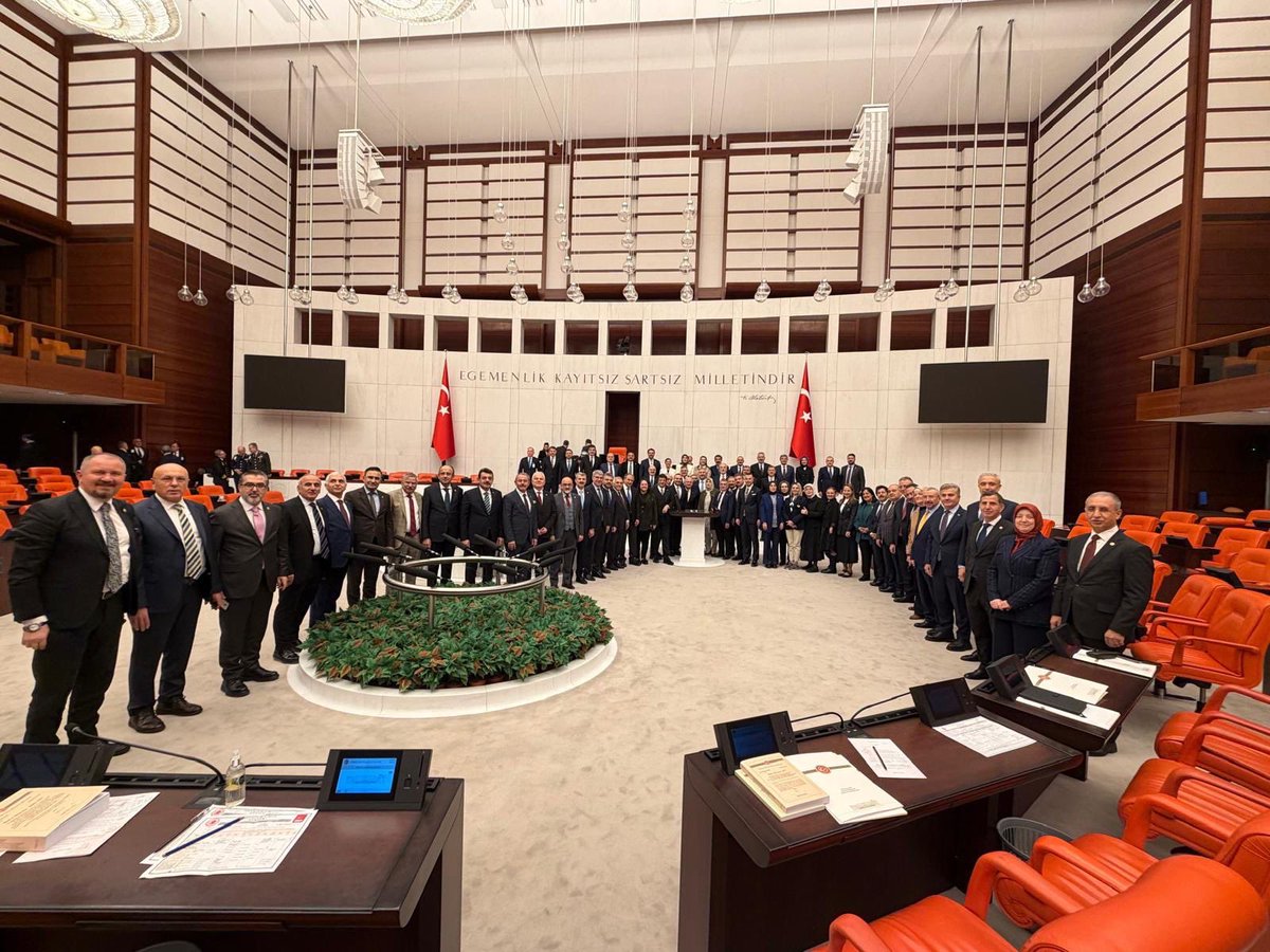 📍 TBMM Genel Kurulu

2026 Yılı Bütçe Görüşmeleri çerçevesinde Millî Savunma Bakanlığımız ile Sanayi ve Teknoloji Bakanlığımızın ve bağlı kurumlarının bütçeleri Genel Kurulda onaylandı.
Kararın ülkemiz ve milletimiz için hayırlı olmasını temenni ediyorum.