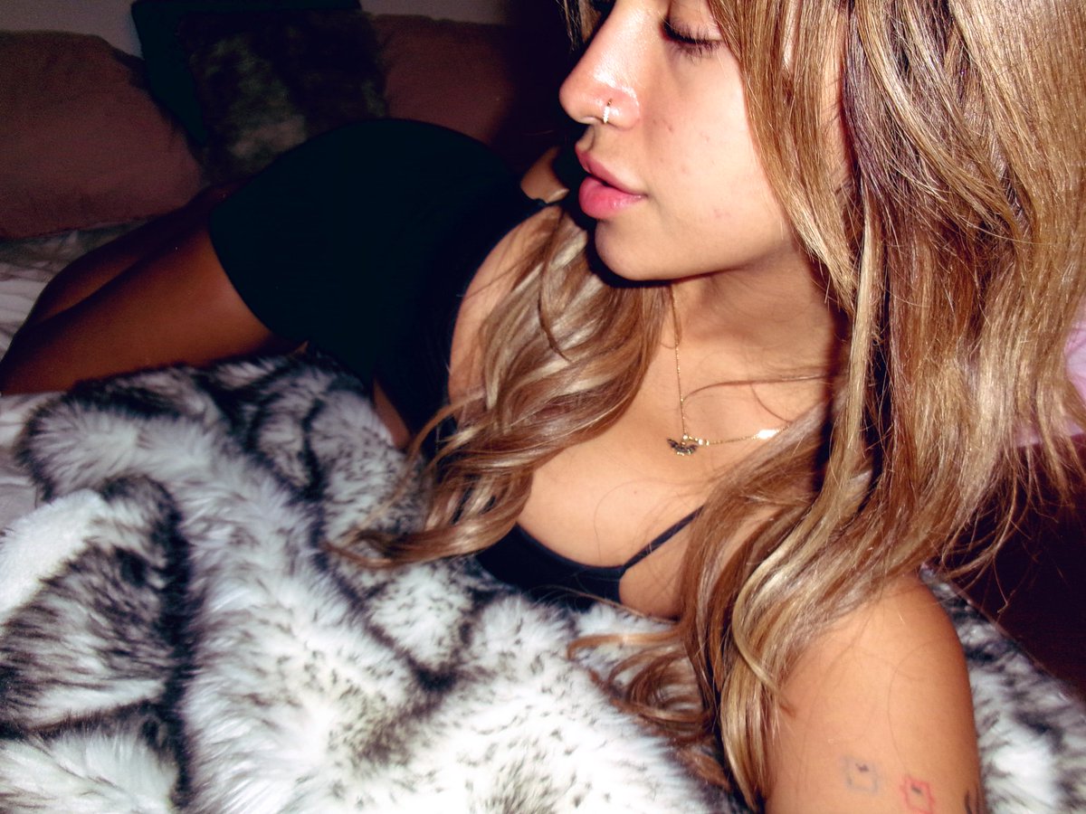 Foxy Amber tweet media