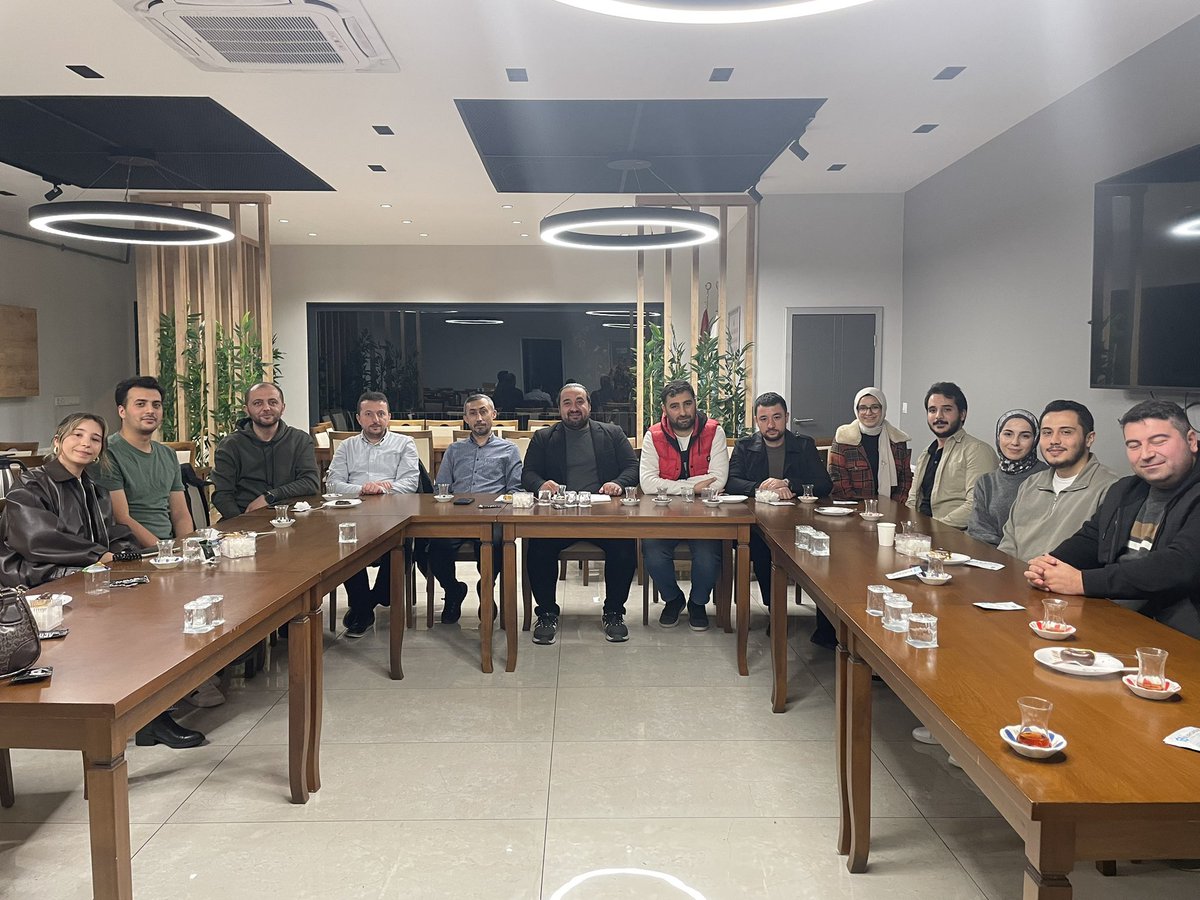 Giresun Federasyonu Gençlik Kolları Aralık ayı yönetim kurulu toplantımızı Yenice Derneğimizde gerçekleştirdik.

Ev sahiplikleri için Dernek Başkanımız Fatih Duras’a, Hasan Cebbar abimize, Mehmet Aras abimize ve Yunus Emre Daban arkadaşımıza çok teşekkür ediyoruz 😊

#GençGiresun