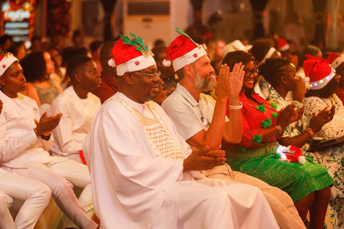 LabadiHotel's tweet photo. πβ¨ A magical night at Labadi Beach Hotel! We celebrated the lighting of our Christmas tree with beautiful carols by the Winneba Youth Choir, inspiring Nine Lessons from industry leaders, and joyful moments as Santa shared gifts with the kids. π
π
#LabadiBeachHotel #Christmas https://t.co/yhI5ePZ5R0