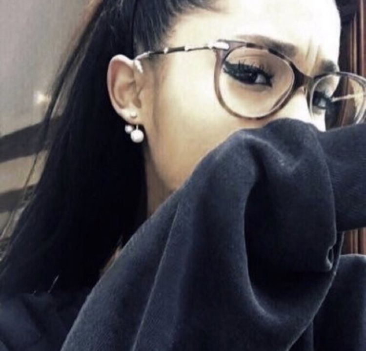 eternallyari44's tweet photo. ariana grande in glasses save me https://t.co/dNnp0ksf6G