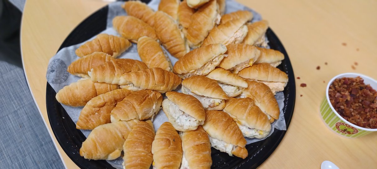 106.9 The Fox tweet media