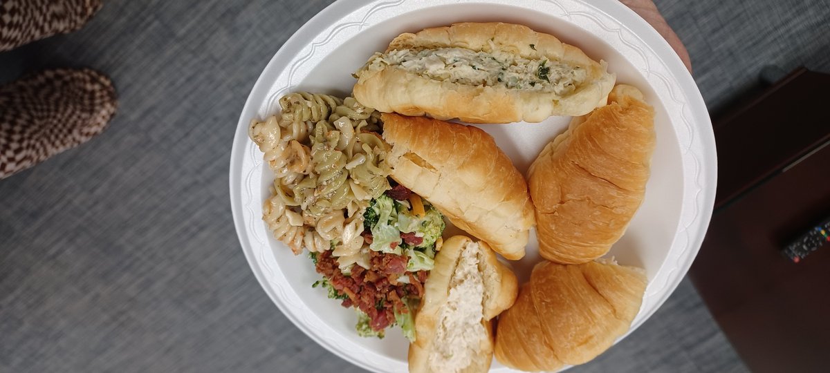 106.9 The Fox tweet media