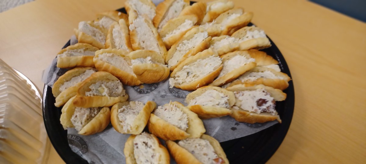 106.9 The Fox tweet media