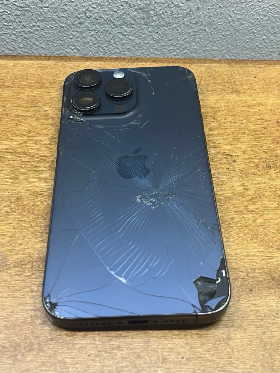 SmartPhoneMedic's tweet photo. Did you crack the back on your phone? Are you looking to get the max value for your trade in credit? Stop by SmartPhone Medic today and let us fix it for you.  SmartPhone Medic 803.354.3275 https://t.co/VctyhpbQob