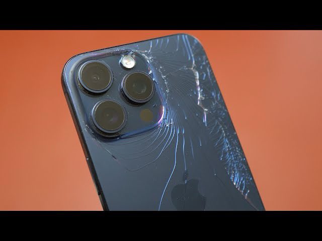 SmartPhoneMedic's tweet photo. Did you crack the back on your phone? Are you looking to get the max value for your trade in credit? Stop by SmartPhone Medic today and let us fix it for you.  SmartPhone Medic 803.354.3275 https://t.co/VctyhpbQob