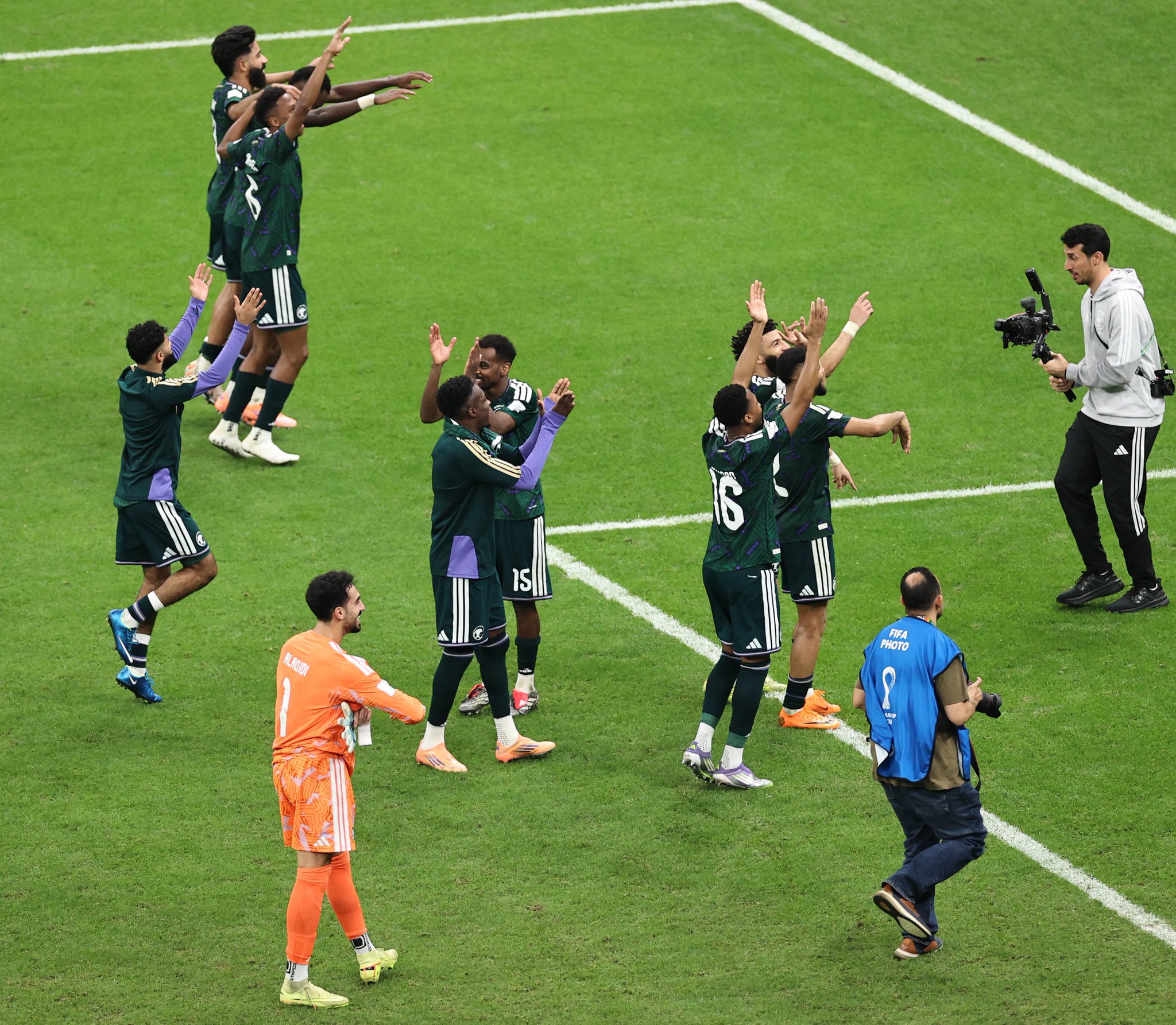 احتفالات سعودية بعد بلوغ دور نصف نهائي بطولة #كأس_العرب 