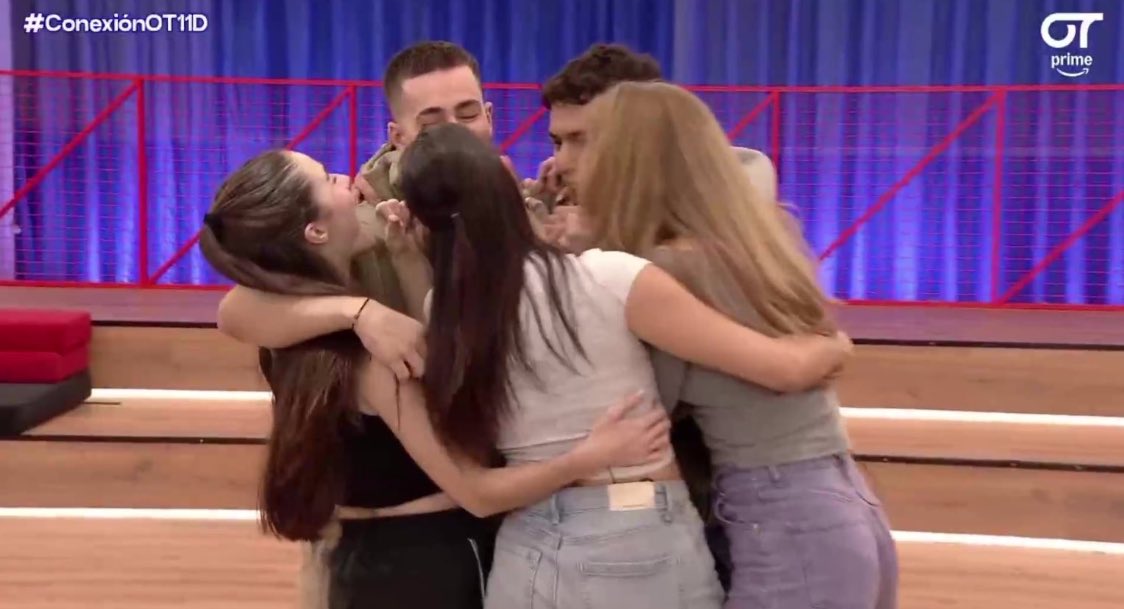 hfmaaxc's tweet photo. q pena más grande, no les dejéis salir #OTDirecto11D https://t.co/GdMncIeQJA