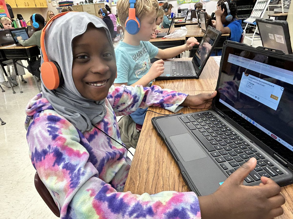 jaguar222's tweet image. More coding fun today! We continued with loops and added conditionals. @codeorg @CSforALL @LowerMerionSD #hourofcode #coding