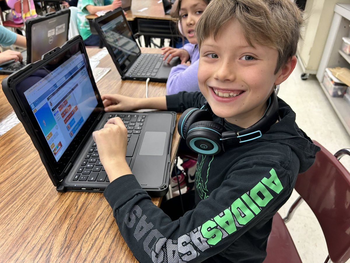 jaguar222's tweet image. More coding fun today! We continued with loops and added conditionals. @codeorg @CSforALL @LowerMerionSD #hourofcode #coding