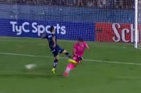 LaFerropedia's tweet image. #UnDíaComoHoy [2021] 🗓️ El árbitro Nicolás Lamolina sanciona un penal escandaloso y #Ferro, de floja serie semifinal, pierde 1️⃣ a 0️⃣ en la revancha 🆚 Quilmes para quedar afuera del Reducido. Al día siguiente, Lamolina pide disculpas por TV