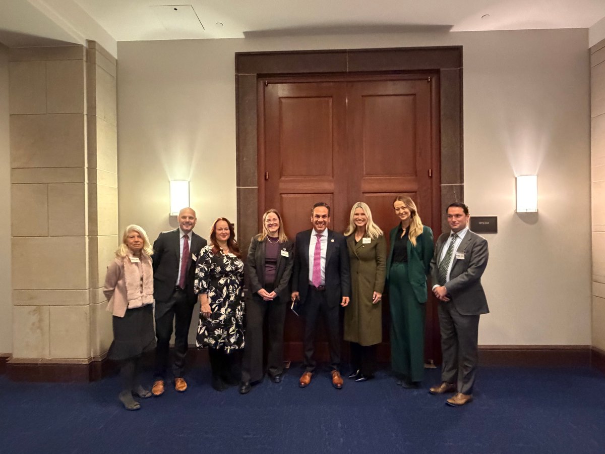 CCHAssociation's tweet image. Thanks @RepPeteAguilar for taking the time to meet with #CCHA and our partners from @ChildrensLA, @LLUHealth, @UCSFChildrens, &amp;amp; @cozen_oconnor.

We discussed end-of-year priorities for children’s hospitals, including protecting access to care &amp;amp; investing in future pediatricians.