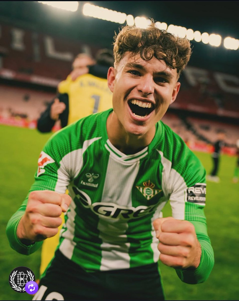 El nivel de Ángel Ortiz está siendo espectacular. Actitud encomiable cada vez que le dan la oportunidad. Siempre cumple con creces. Siempre se deja el alma. 21 años e internacional con España sub21. Tenemos lateral derecho para rato. Viva la cantera del Real Betis Balompié.