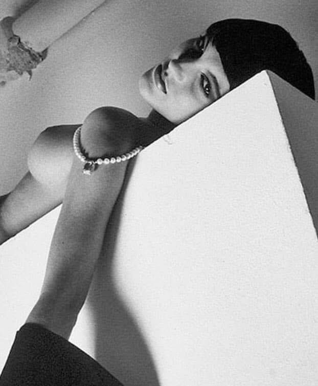 IArtioli's tweet image. I will bring you incense owls by night
By candlelight
By jewel-light
If only you will stay

Photo Helmut Newton