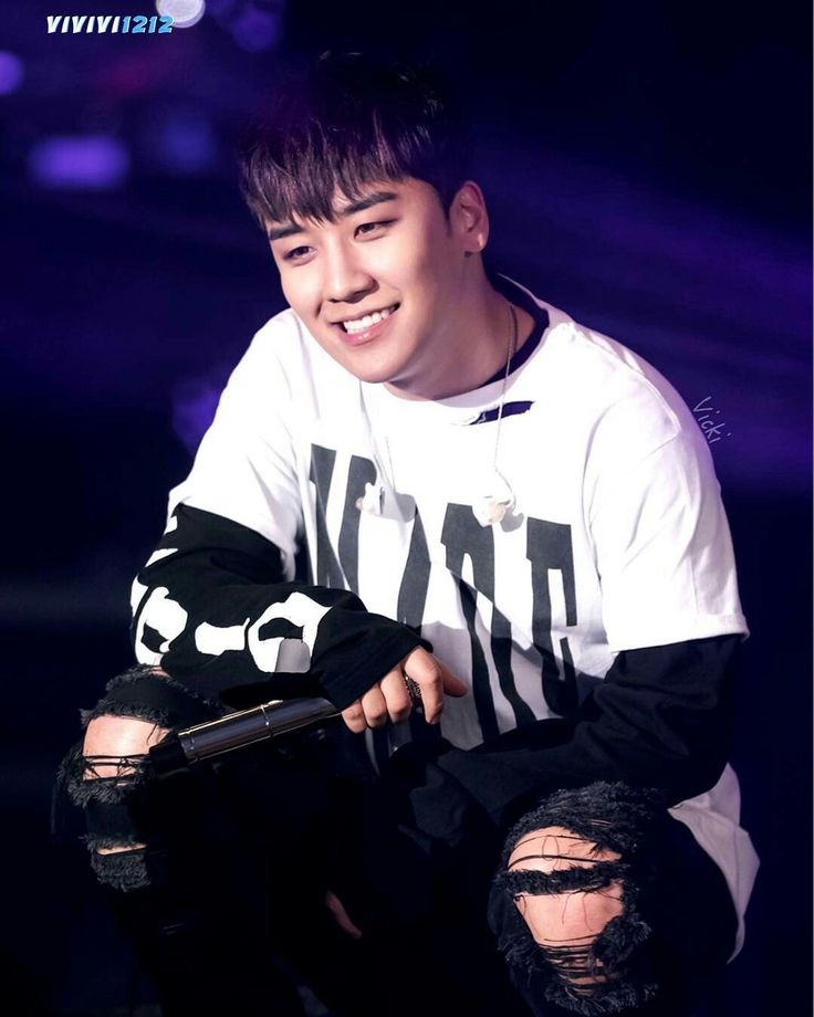 Otro año ha pasado, los días han cambiado pero mi amor por ti, sigue siendo el mismo 🩵

Lovely35Leecember

#TheGreat35Seungri