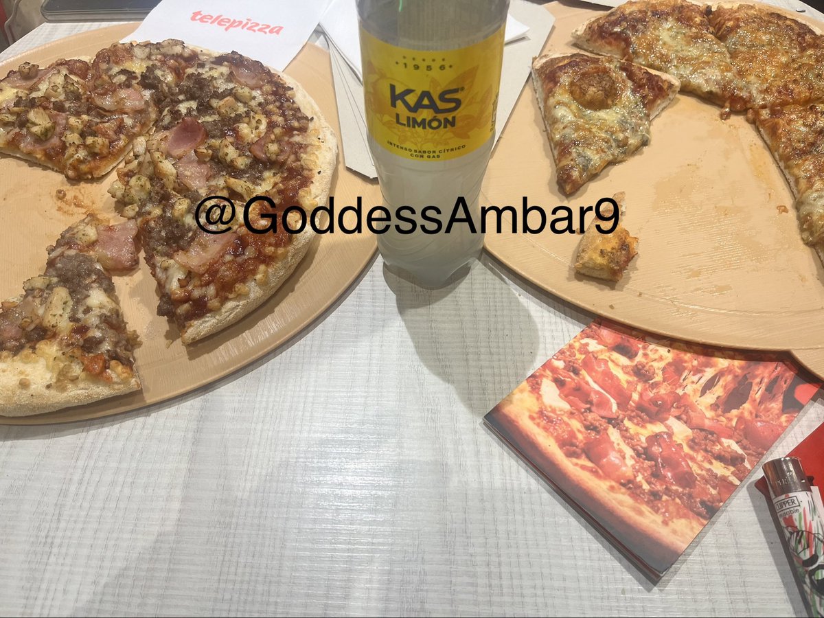 GoddessAmbar9's tweet image. Tu dinero no es solo una transacción, es una prueba de tu rendición. Mientras ceno, tú pagas el precio. 🍕💸 #DiosaDelControl #SumisiónFinanciera #PoderOscuro #RendirseEsUnArte