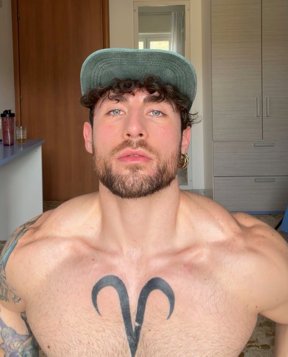 Andy2flixx tweet media