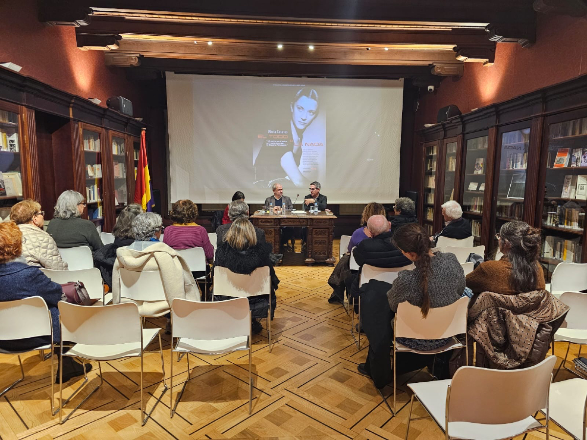 Cultura_Coruna's tweet photo. 📽️ Este xoves tivo lugar a proxección do documental 'Imprescindibles: El todo o la nada. María Casares' na Casa Museo Casares Quiroga.

🗣️ Seguido da proxección, o guionista e director Manel Arranz ofreceu un interesante faladoiro, no que participou o concelleiro Gonzalo Castro. https://t.co/nMFSX98ndS