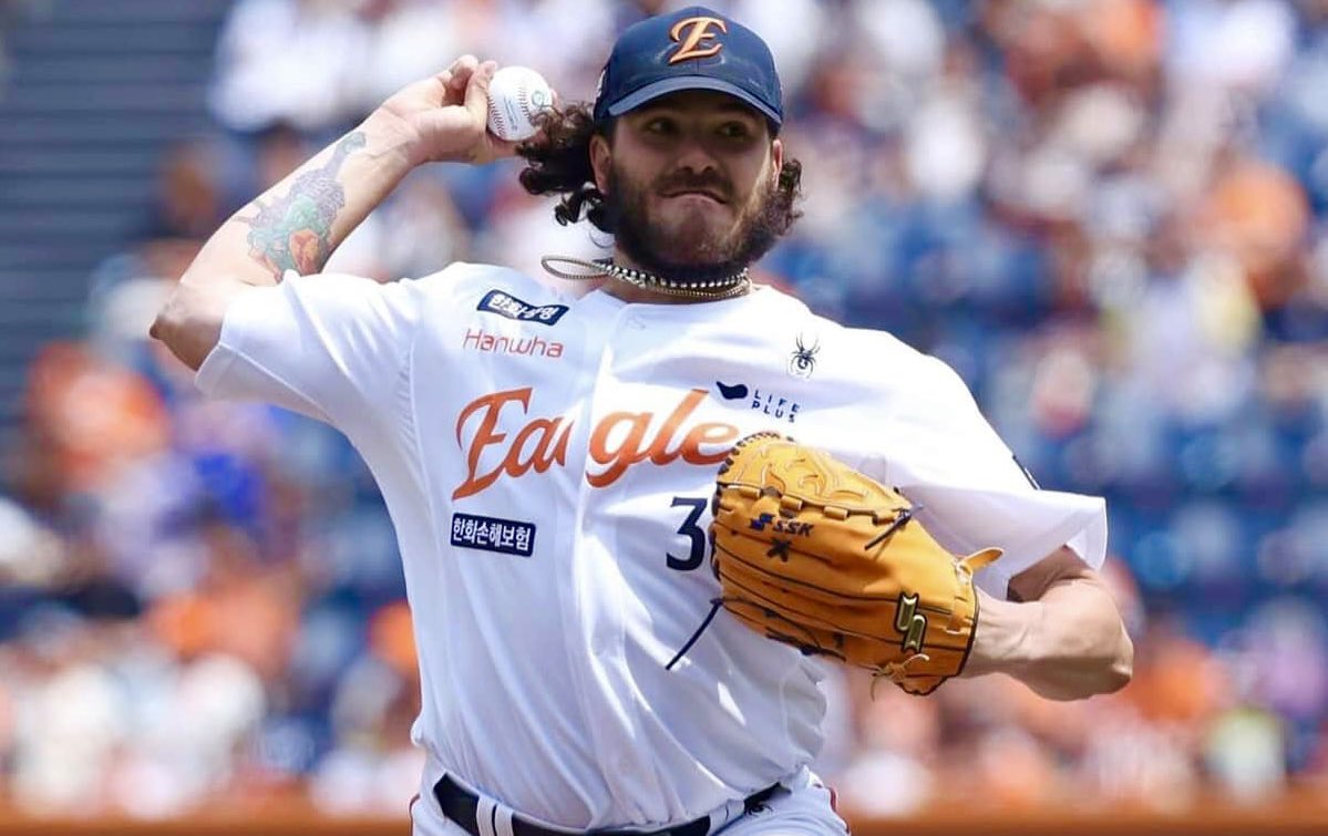 米大リーグ、ブルージェイズは11日、元日本 ハム、楽天で今季は韓国リーグ（KBO）で好成績を残したコディ・ポンセ投手（31）と3年契約で合意したと発表。総額3,000万ドル（約46億5,000万円）。KBOを経験した米国人投手では過去最大の契約を手にした。  #コディ・ポンセ #TOR ...