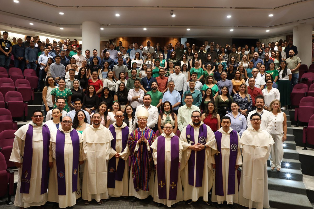 En el marco de una ceremonia espiritual y llena de recogimiento Monseñor Misael Vacca Ramírez, Arzobispo de Villavicencio, presidió la Sagrada Eucaristía un momento colmado de fraternidad ideal para abrir nuestros corazones con la intención en este tiempo de Adviento.