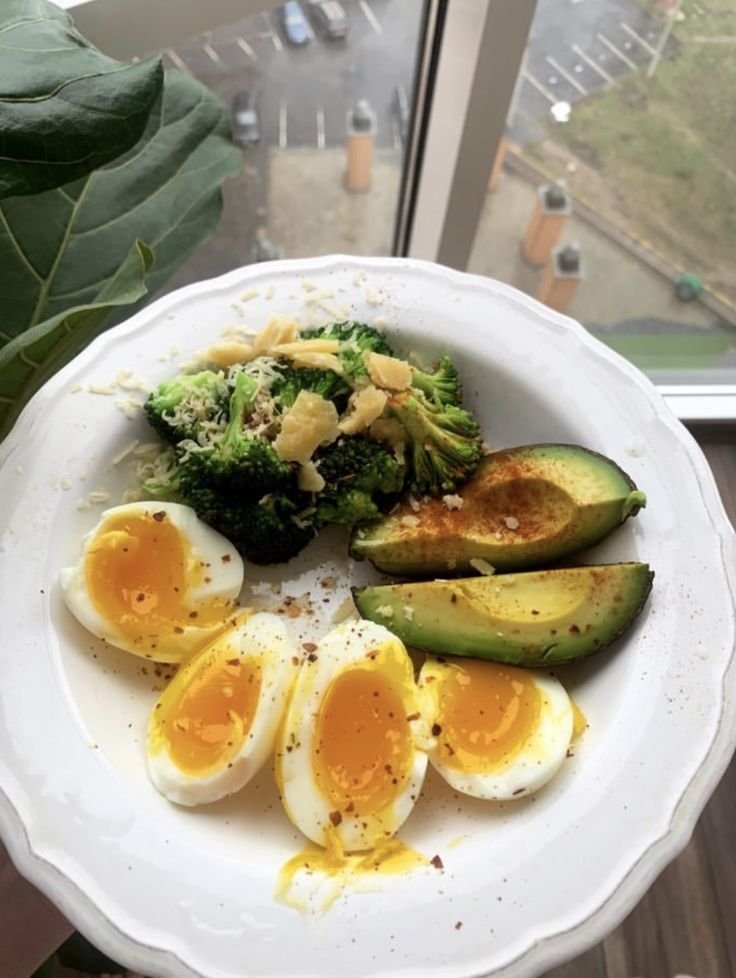 khsecrets's tweet image. Starting the day right with a healthy, delicious breakfast! 🥑🥚