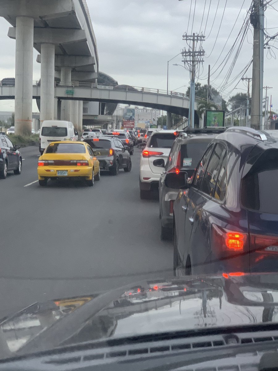 Amigos <a href="/policiadepanama/">Policía Nacional</a>  <a href="/ATTTPanama/">Autoridad del Tránsito</a> ENTIENDA..la entrada <a href="/BrisasdelGolf/">𝗕𝗿𝗶𝘀𝗮𝘀 𝗱𝗲𝗹 𝗚𝗼𝗹𝗳</a> el policia va en la entrada desde cerro vient.. la doble FILA HASTA CUANDO