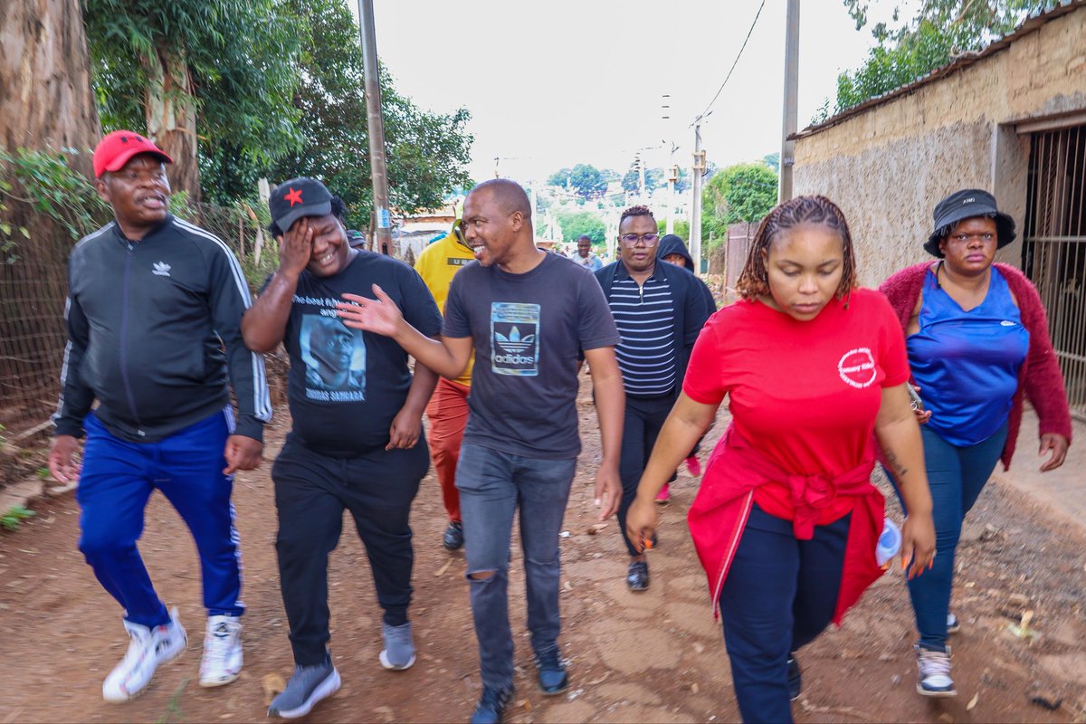 effsubregionc's tweet photo. ‼️In Pictures‼️

The SRCT led by chairperson Cllr Ennie Makhafola visited Ward 85 to engage on issues relating to their toilets, roads and living environment.

#effsubregionc #eff #economicfreedomfighters https://t.co/sZw7RzoMqw
