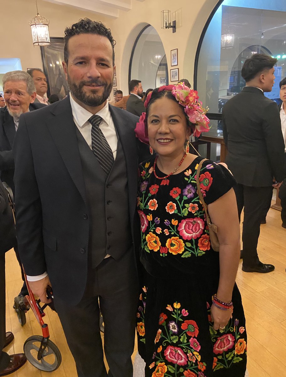 En la entrega de la medalla Francisco Ibarra López, que la Academia Mexicana de la Comunicación otorgó a nuestro querido director de Quadratín, <a href="/pacodavish/">Paco García Davish</a>, me dio gusto saludar al magistrado <a href="/JulioSabines/">Julio Sabines Ch:.</a>, reconocido jurista chiapaneco.