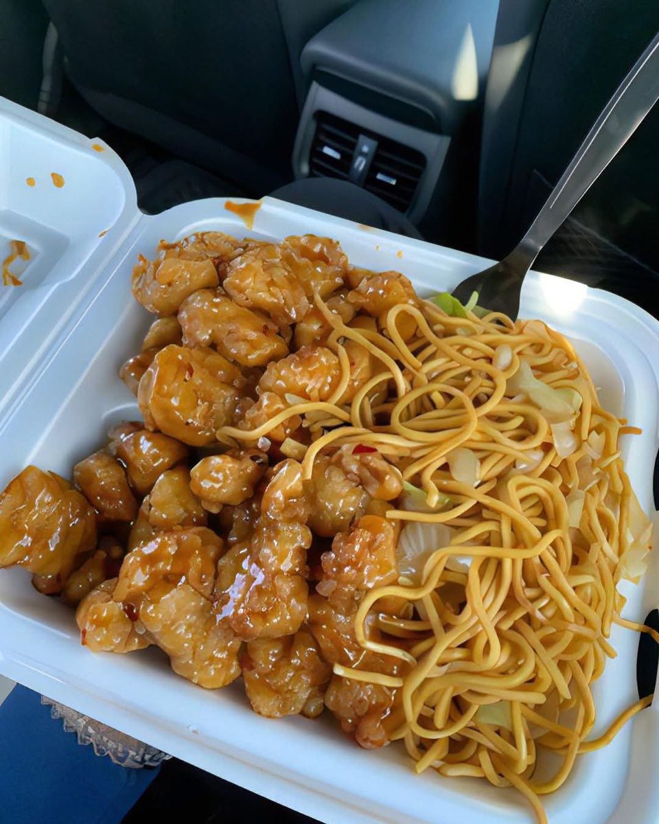 EatinErni tweet media