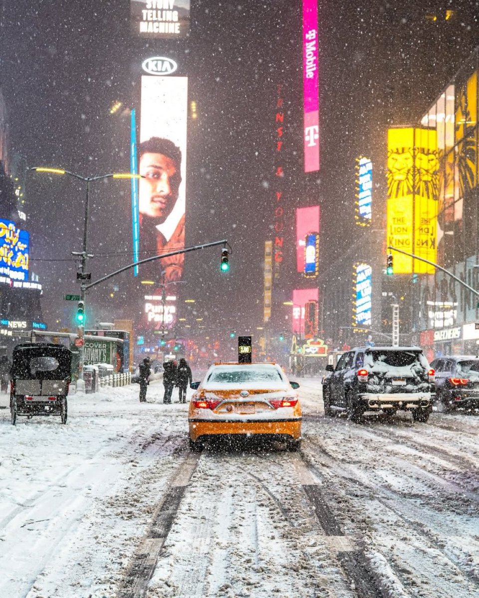 viewsoff's tweet photo. Times Square, New York https://t.co/gsr4Wz2xSi