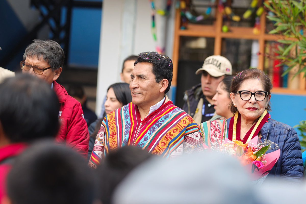 #NotaDePrensa | Iniciamos la entrega de más de un millón de kits escolares elaborados por MYPE peruanas. 🎒📚

Desde Cusco, el ministro de la Producción, César Quispe Luján, dio inicio a la entrega de kits que beneficiarán a más de 1 millón de estudiantes de zonas vulnerables. A