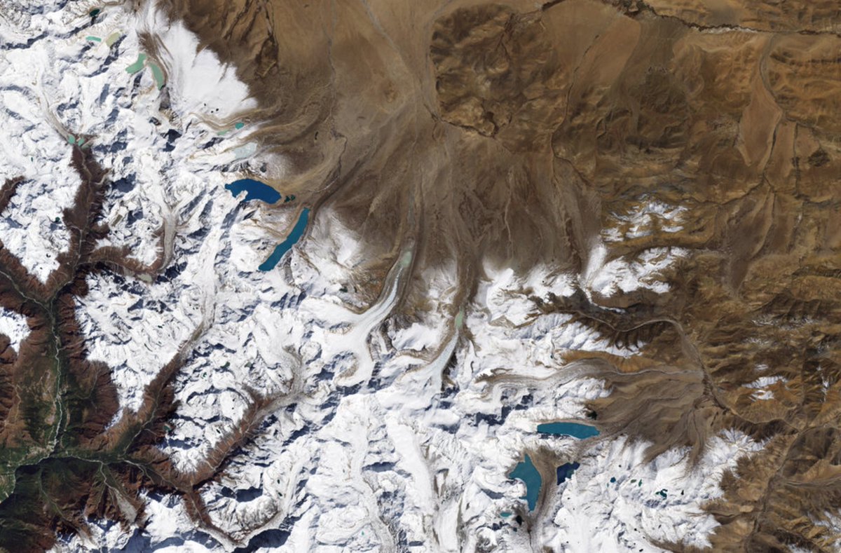 Today is #InternationalMountainDay 

For us, the focus is glaciers because they sit at the apex of mountain water systems, and their decline reshapes everything downstream. 

Almost 70 percent of the world’s freshwater is stored in snow and ice, and as glaciers retreat,