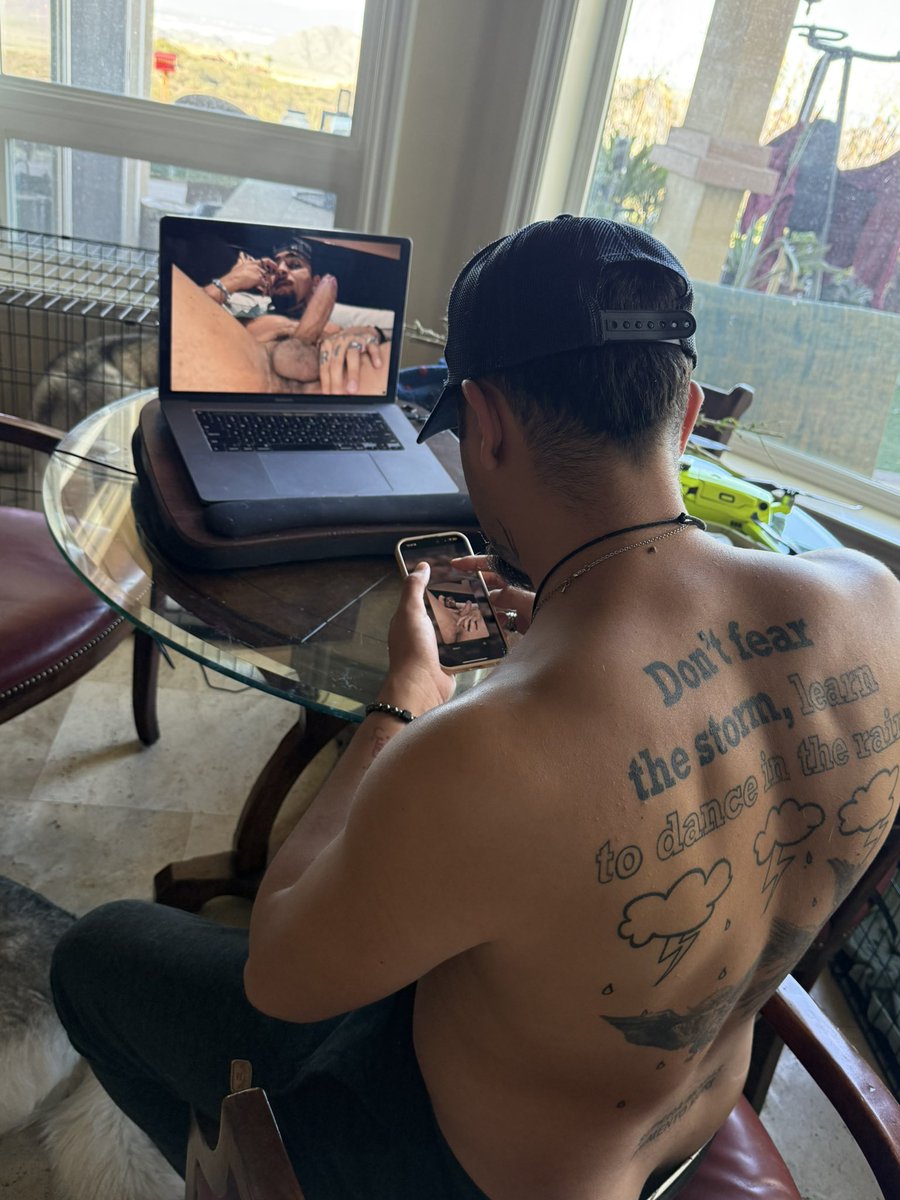 yeahitsjudas's tweet photo. Si oh no? 🤷🏻‍♂️ 

#latinos #xcontentcreator #latinodick #uncut #heavy https://t.co/Tnruqm5n6y