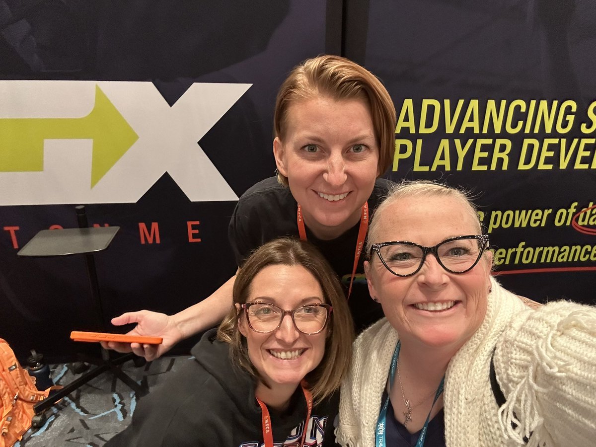 CoachDeOliveira's tweet image. Simply the BEST pitching consultants around - So thankful for @ogxsoftball … Professional, knowledgeable, innovative, &amp;amp; kind (That’s important people!). Thank you Krista &amp;amp; Ashley for helping to #GrowTheGame &amp;amp; for the support! Appreciate you &amp;amp; your crew! #2025NFCA #RakeItIn