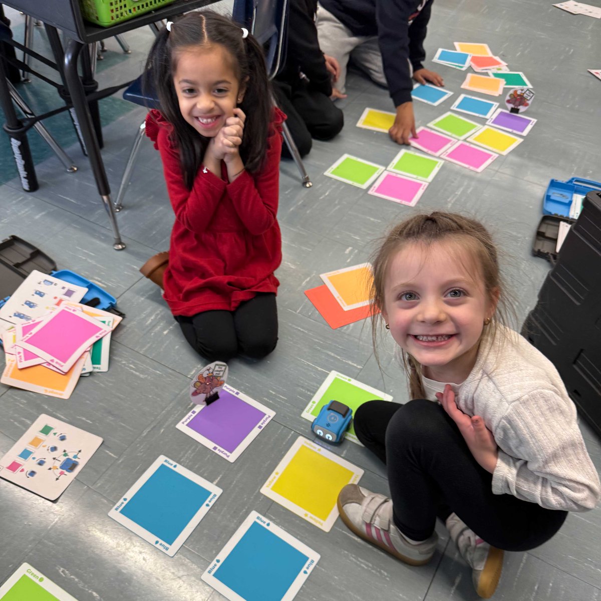 LUFSD_Libraries's tweet image. Daniel Kindergartners coded robots to catch turkeys and 3rd graders launched marshmallow catapults. Hands-on STEM learning is alive during Library Flex! @LindenhurstUFSD #LUFSD