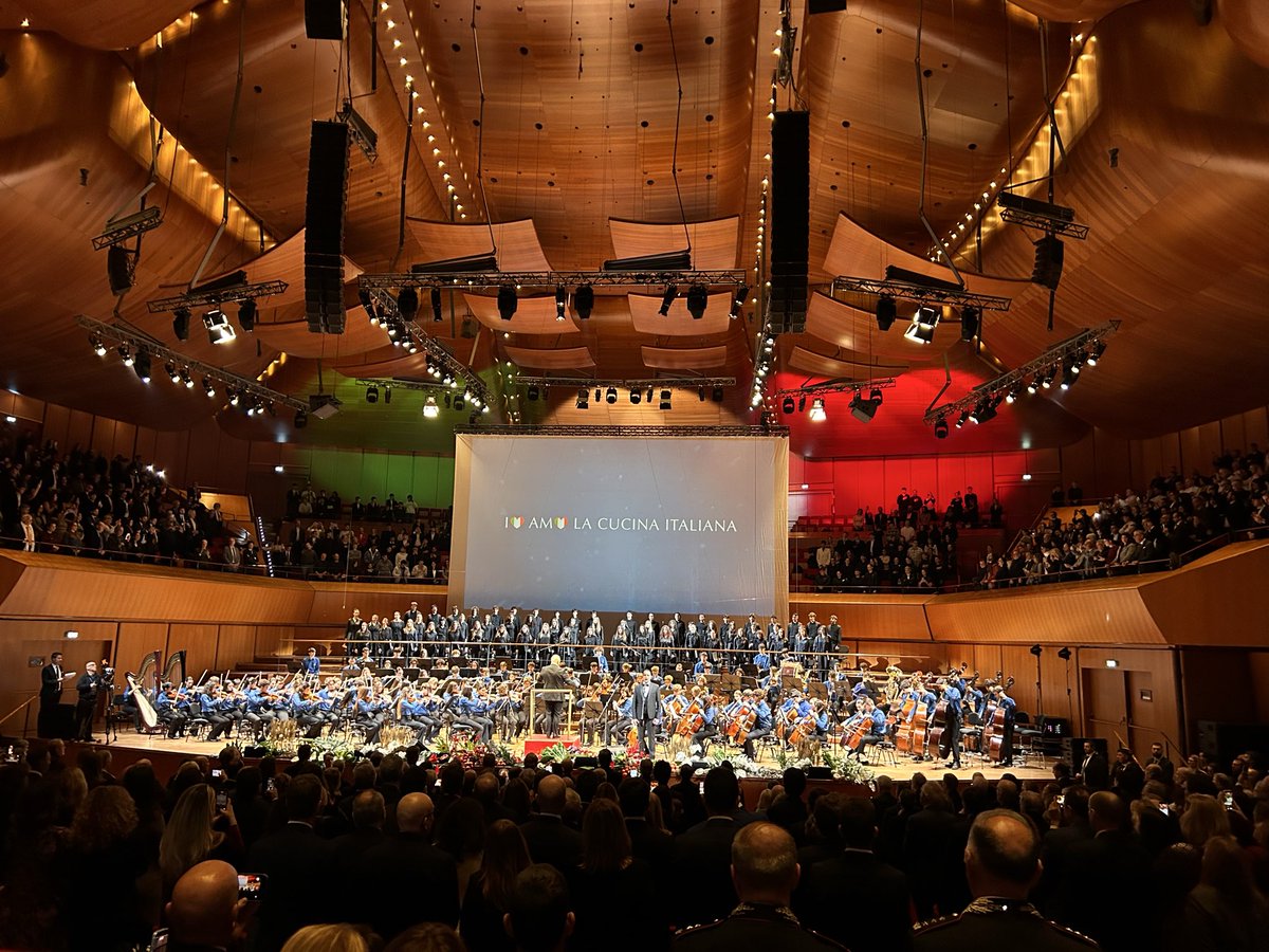 La #cucinaitaliana è patrimonio dell’umanità #Unesco!
Che bello festeggiare insieme all’Auditorium PdM di Roma e celebrare la nostra tradizione. Grazie al <a href="/MiC_Italia/">Ministero della Cultura</a> per averci voluto a festeggiare con <a href="/rtl1025/">RTL 102.5</a> che da subito ha appoggiato e sostenuto l’iniziativa.