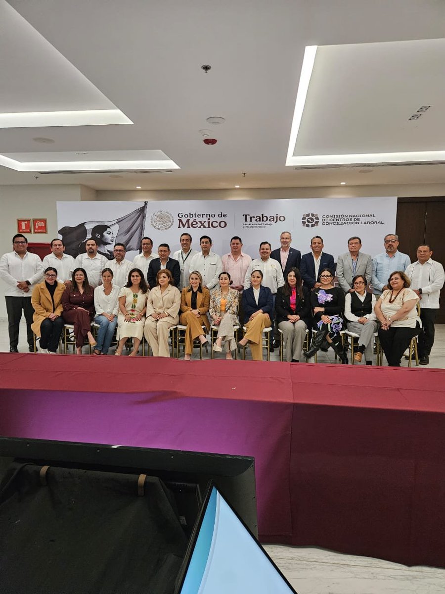 CCLGRO's tweet photo. La Mtra. Ana Karen López García representó al CCL Guerrero en la 4ª Sesión de CONACENTROS en Veracruz, donde se fortalecieron criterios nacionales sobre conciliación laboral y sistemas como SINACOL y SIGNO. Seguimos impulsando una justicia laboral pronta y gratuita en Guerrero. https://t.co/vVcb4rWPuM