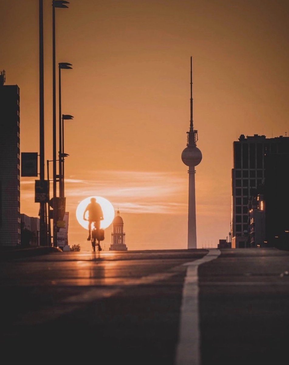 the_gpc_'s tweet photo. When the sun goes down 📸
By: naro berlino https://t.co/chzheMoFov
