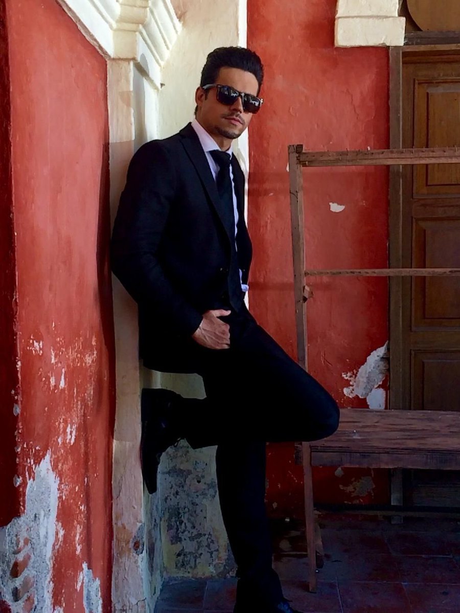 Seguir hacia adelante cuando creas que no puedes más es lo que te hará diferente a los demás. VAMOS HACERLO 
#EleazarALaFinal 
#LaGranjaVIP