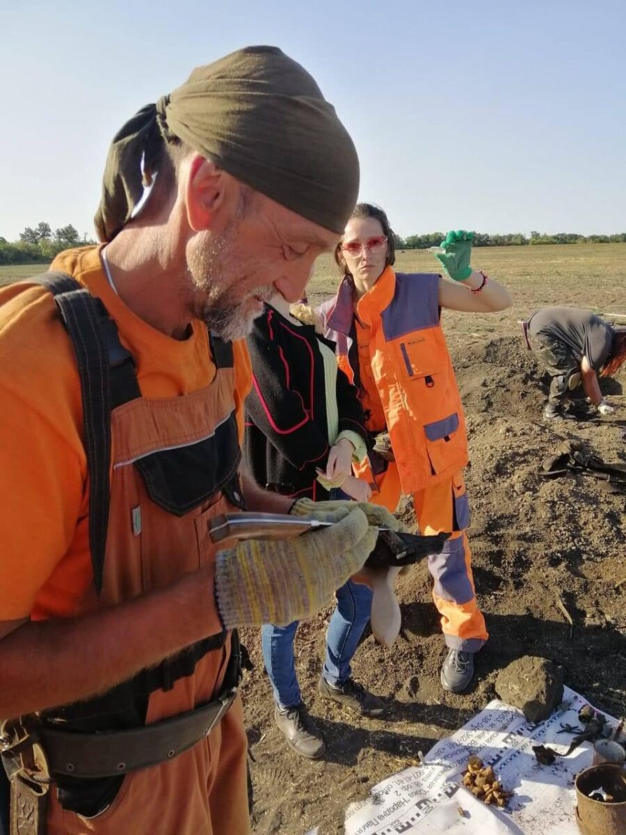 Просто нагадаю про "науку внє граніц". У березні 23 року на Луганщині загинув Юрій Коваленко — знаменитий археолог і історик, дослідник давньоруського Глухова, волонтер "Чорного Тюльпана", стрілець 58 ОМПБр. Дослідник і Людина.