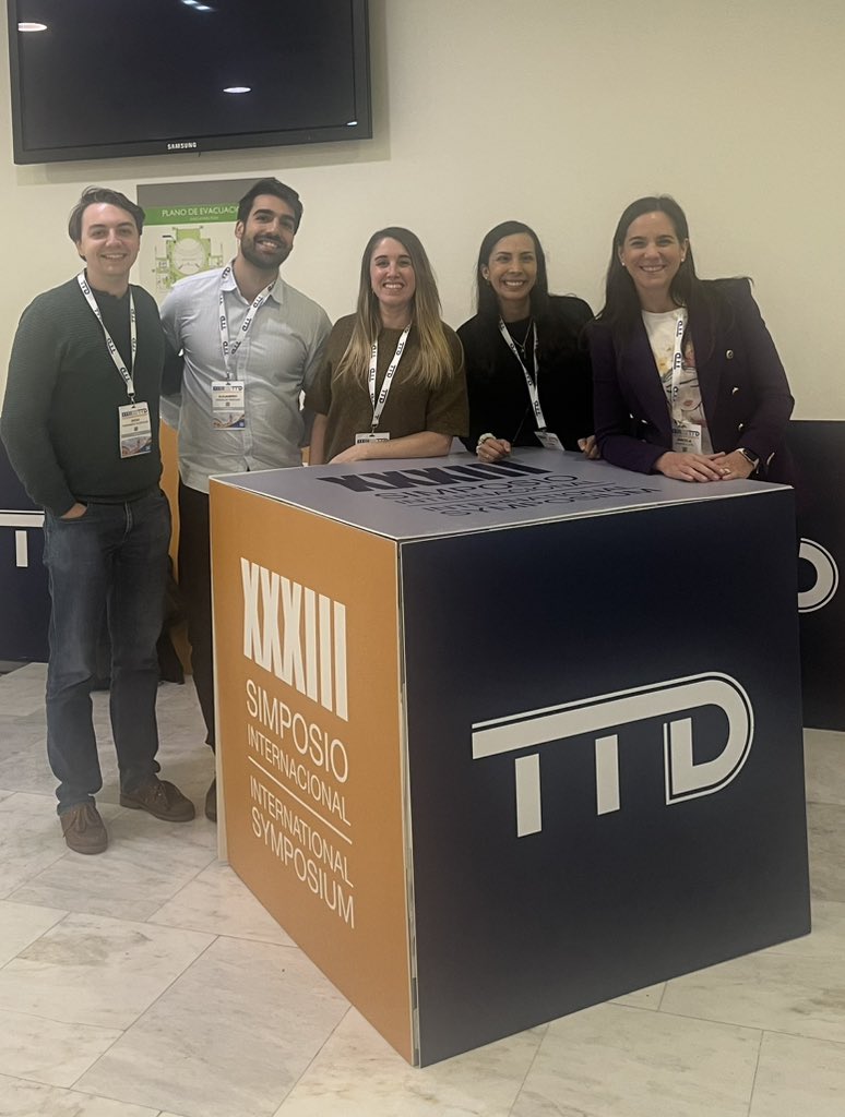 Cuando un equipo se coordina llega a todo 🫶

#GIOncologyTeam from <a href="/Hospital_FJD/">Fundación Jiménez Díaz</a> at <a href="/GrupoTTD/">Grupo Español de Tratamiento de Tumores Digestivos</a> #TTD25

#BestTeamEver

<a href="/dianaroseroo/">Diana Rosero</a> <a href="/D_Fernandez_R/">Diego Fernández Rodríguez</a> <a href="/Alex_MedOnc/">Alejandro GS</a> <a href="/EvaRuizHispan/">Eva Ruiz Hispán</a>