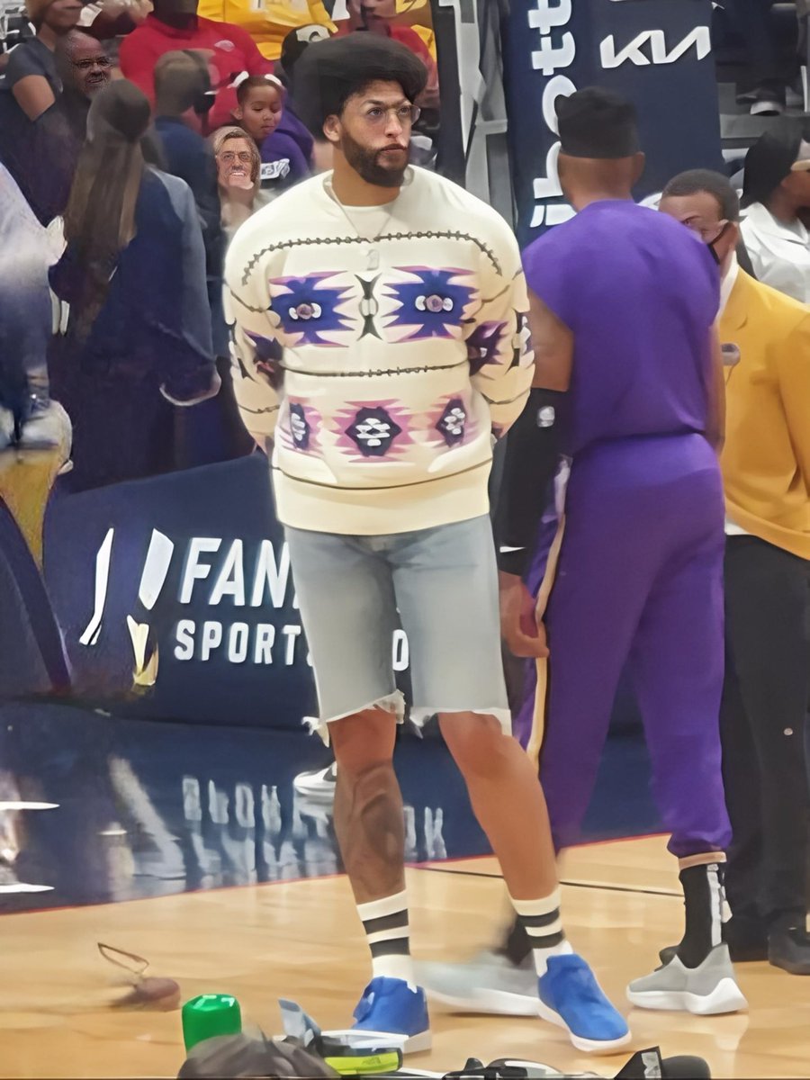 NBAMemes's tweet image. AD needs to fire his stylist

This might be the worst fit from an NBA player ever 😭