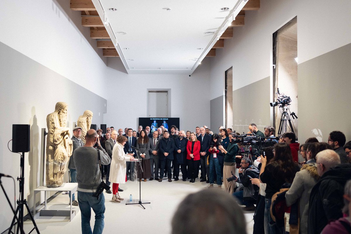 ✨ Triunfo colectivo para Compostela ✨

Hoxe celebramos a histórica restitución das dúas esculturas do Mestre Mateo —Abraham/Xeremías e Isaac/Ezequiel— espoliadas polo franquismo e devoltas ao pobo tras máis de 70 anos en mans da familia Franco.

👉🏽 A alcaldesa <a href="/GorettiSRei/">Goretti S. Rei</a>