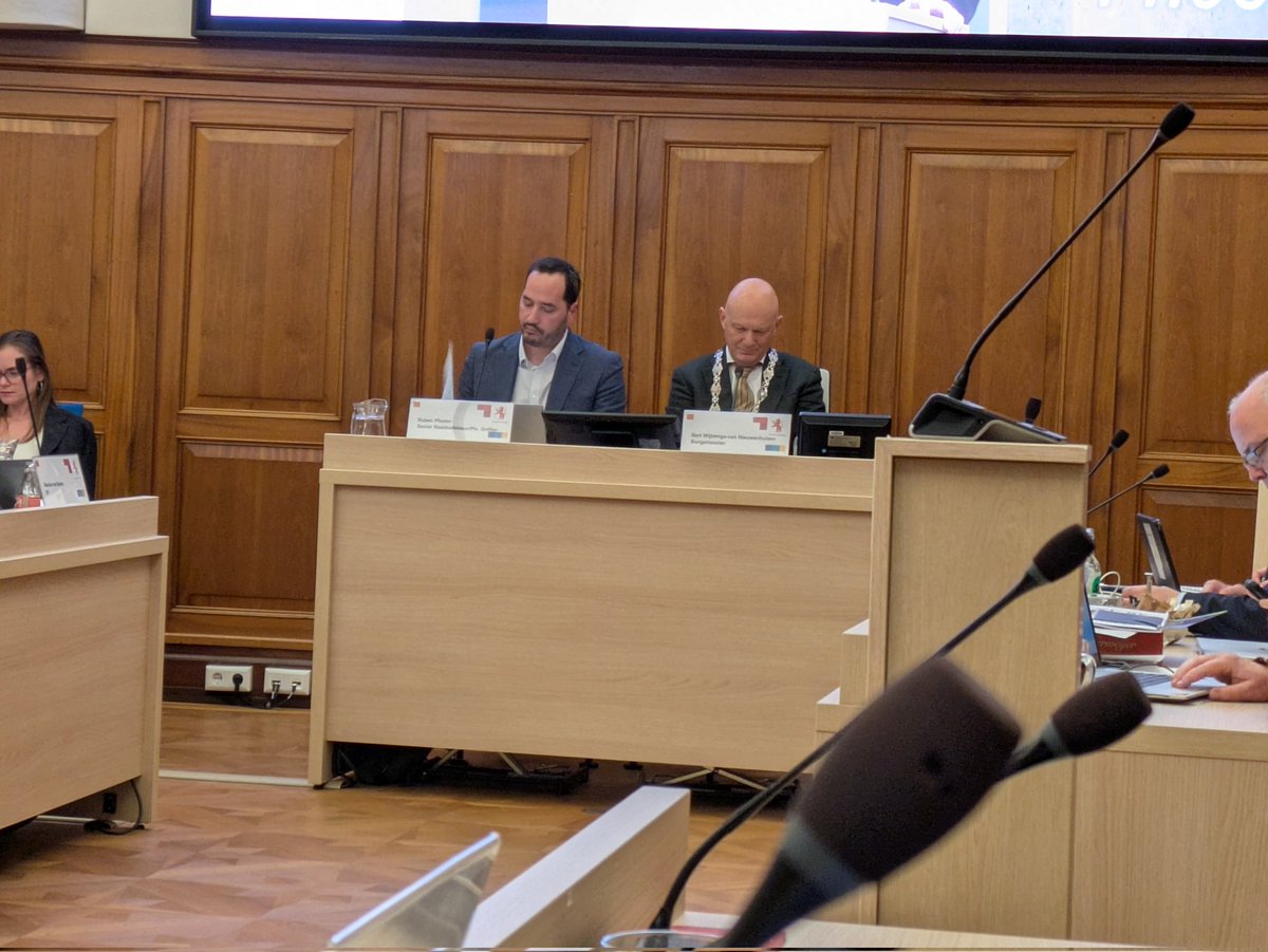 De laatste 'echte' raadsvergadering van <a href="/bertwijbenga/">Bert Wijbenga</a>. Een raadsagenda met 28 agendapunten, dus een mooie afsluiting van een intensieve raadsperiode voor deze burgemeester.