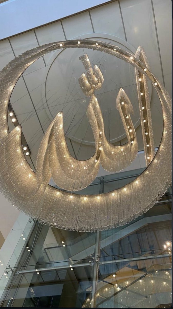 Bir avuç toprak,bir avuç su ve 
Allahın sonsuzluğu indinde bir Hiç’im…

#hayirlicumalar 
#iyigeceler